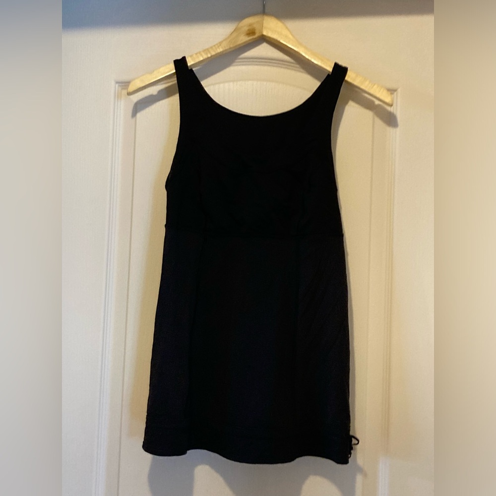 Lululemon tank top.